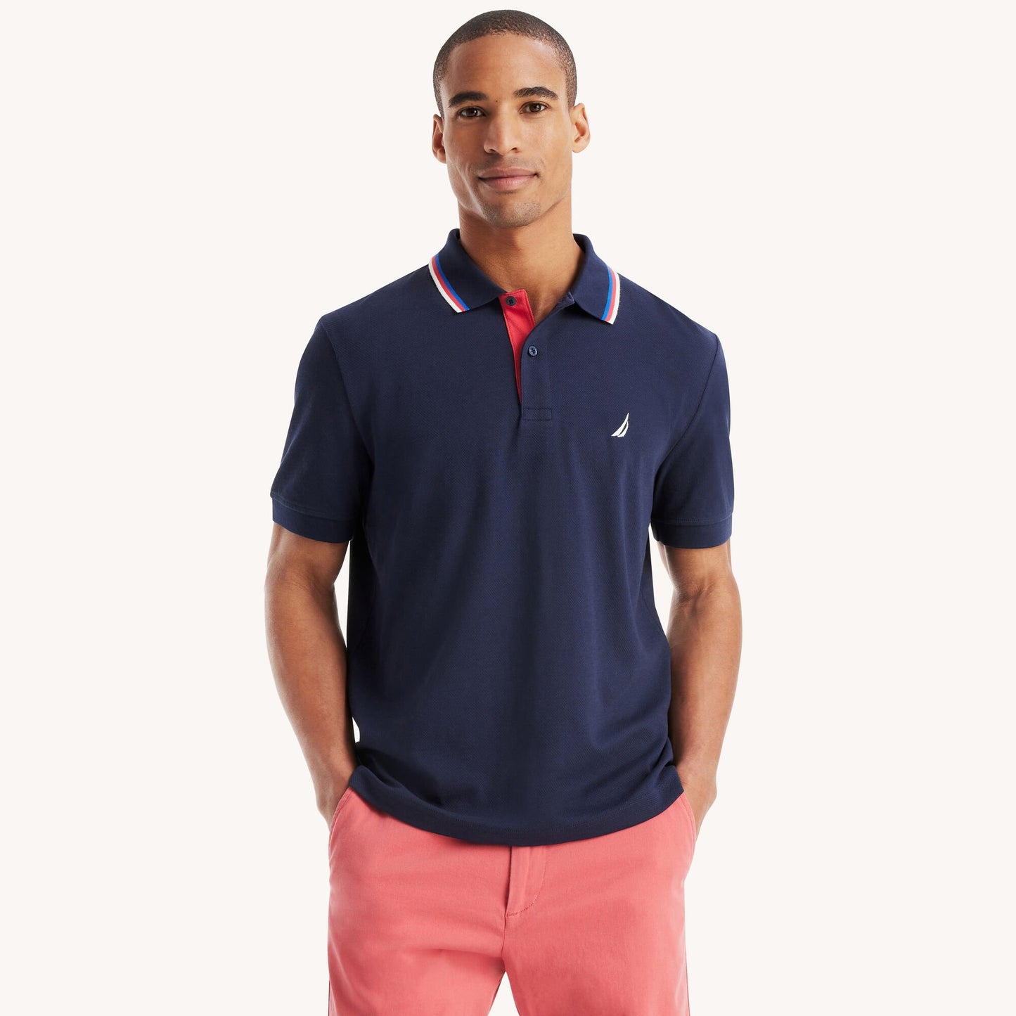Chemise regular con cuello ribeteado
