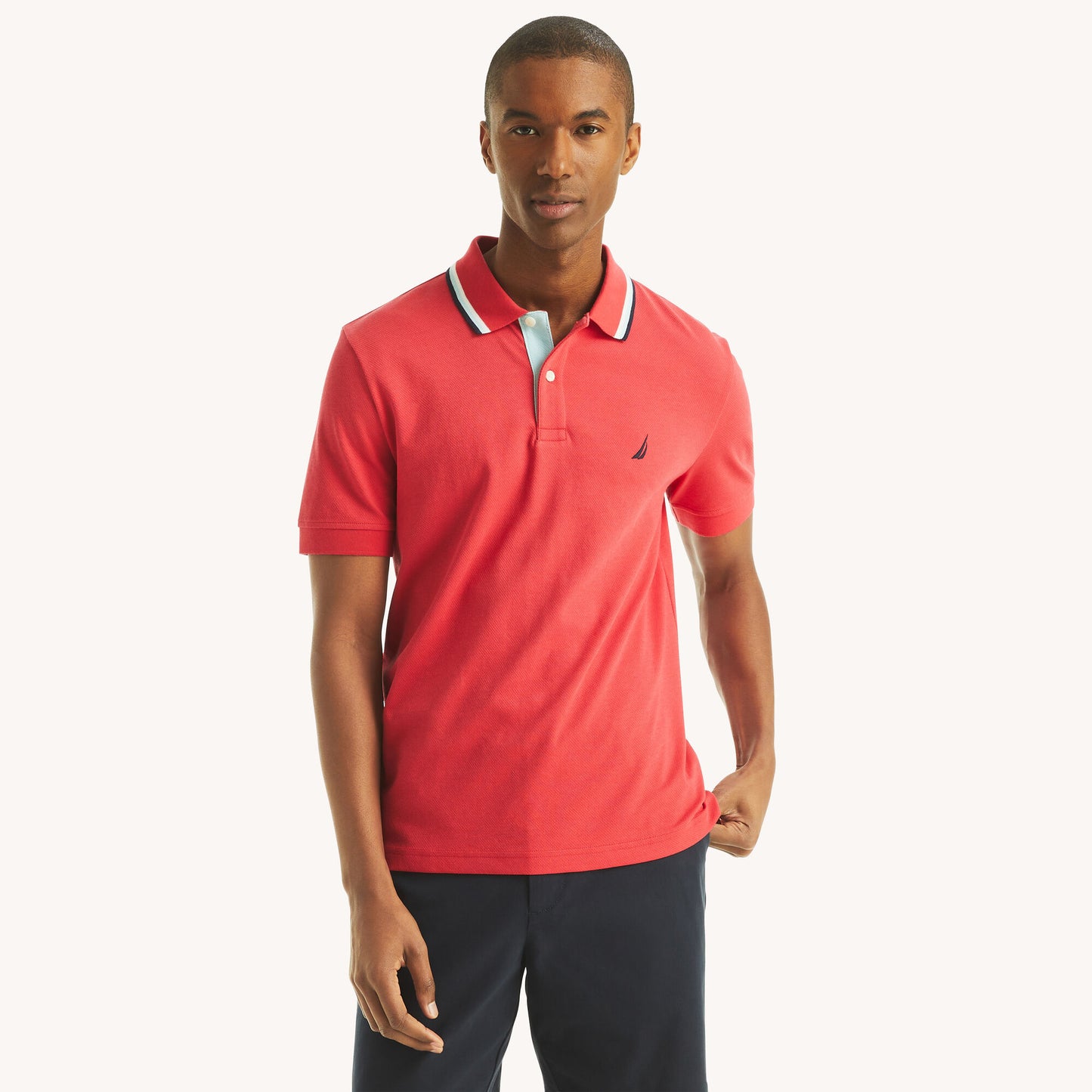Chemise regular con cuello ribeteado