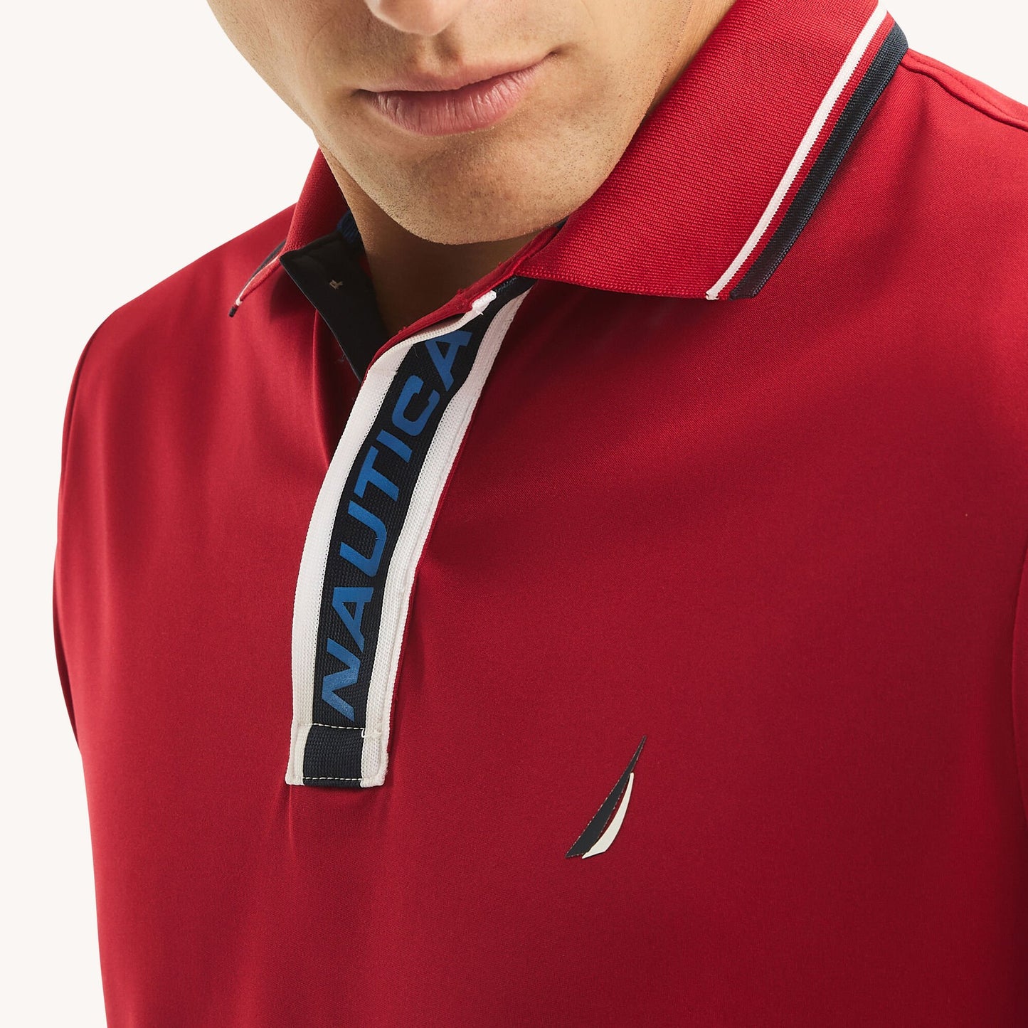 Chemise Navtech con cuello y mangas ribeteadas
