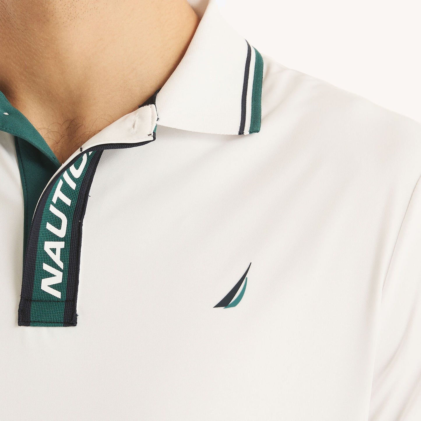 Chemise Navtech con cuello y mangas ribeteadas