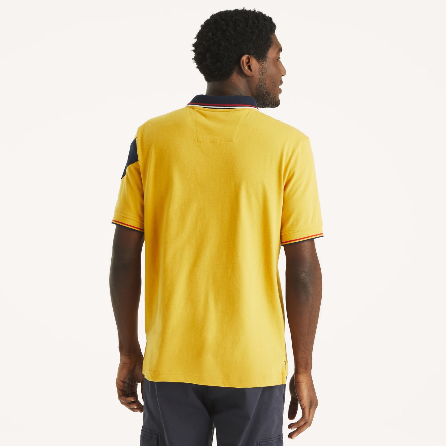 Chemise de algodón con logo bordado central
