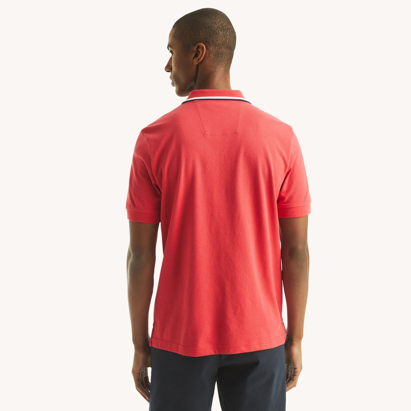 Chemise regular con cuello ribeteado