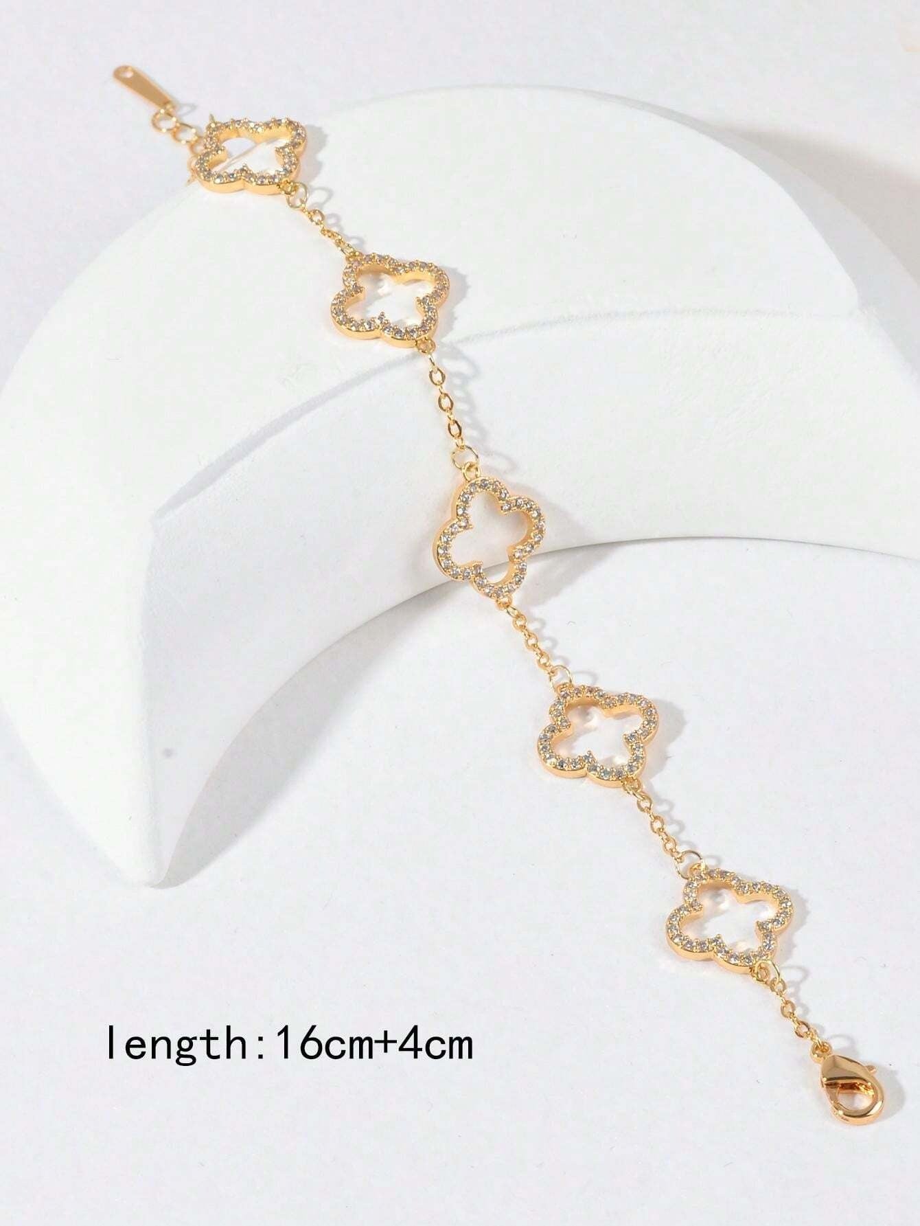 Brazalete con diseño de trébol
