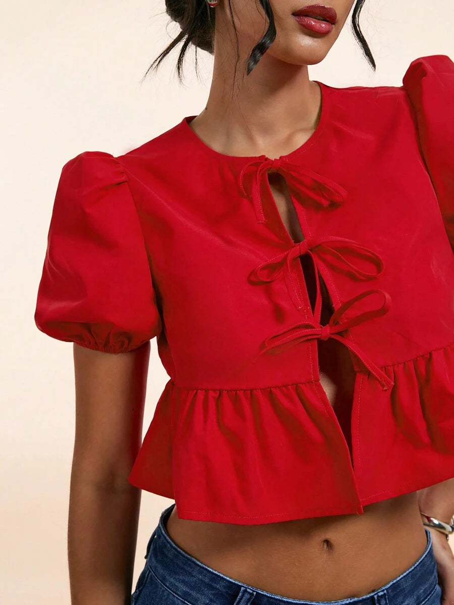 Blusa corta con lazos delanteros