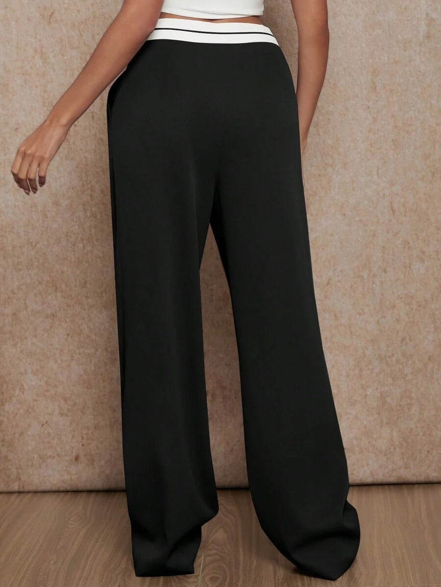 Pantalon casual con parche