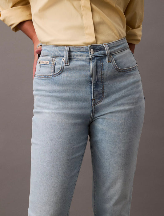 Jean recto tiro alto con curvas