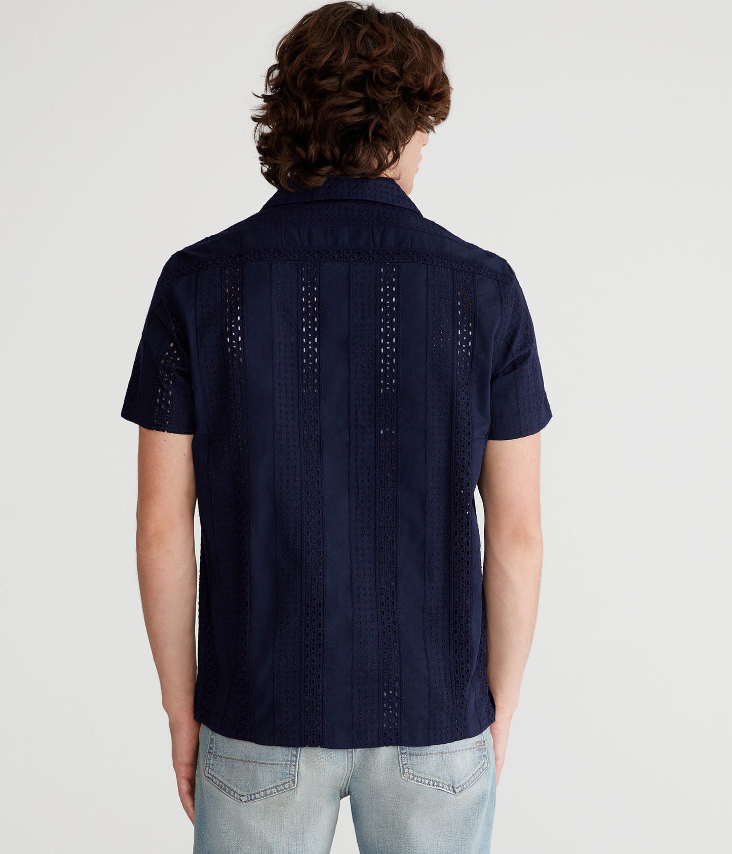 Camisa manga corta con ojal texturizado