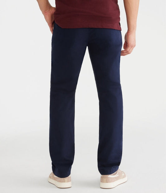 Pantalon chino semi ajustado