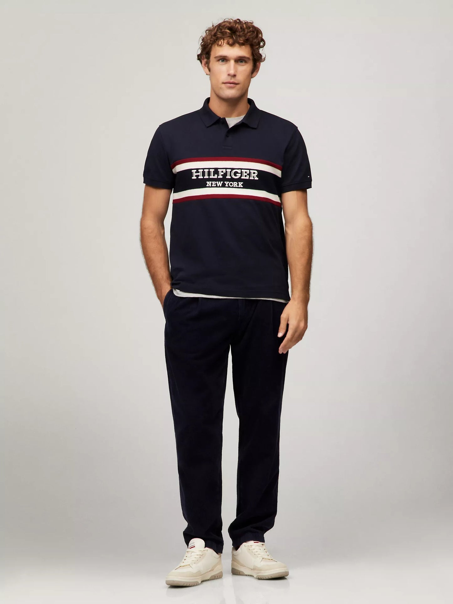 Chemise regular con logo bordando central