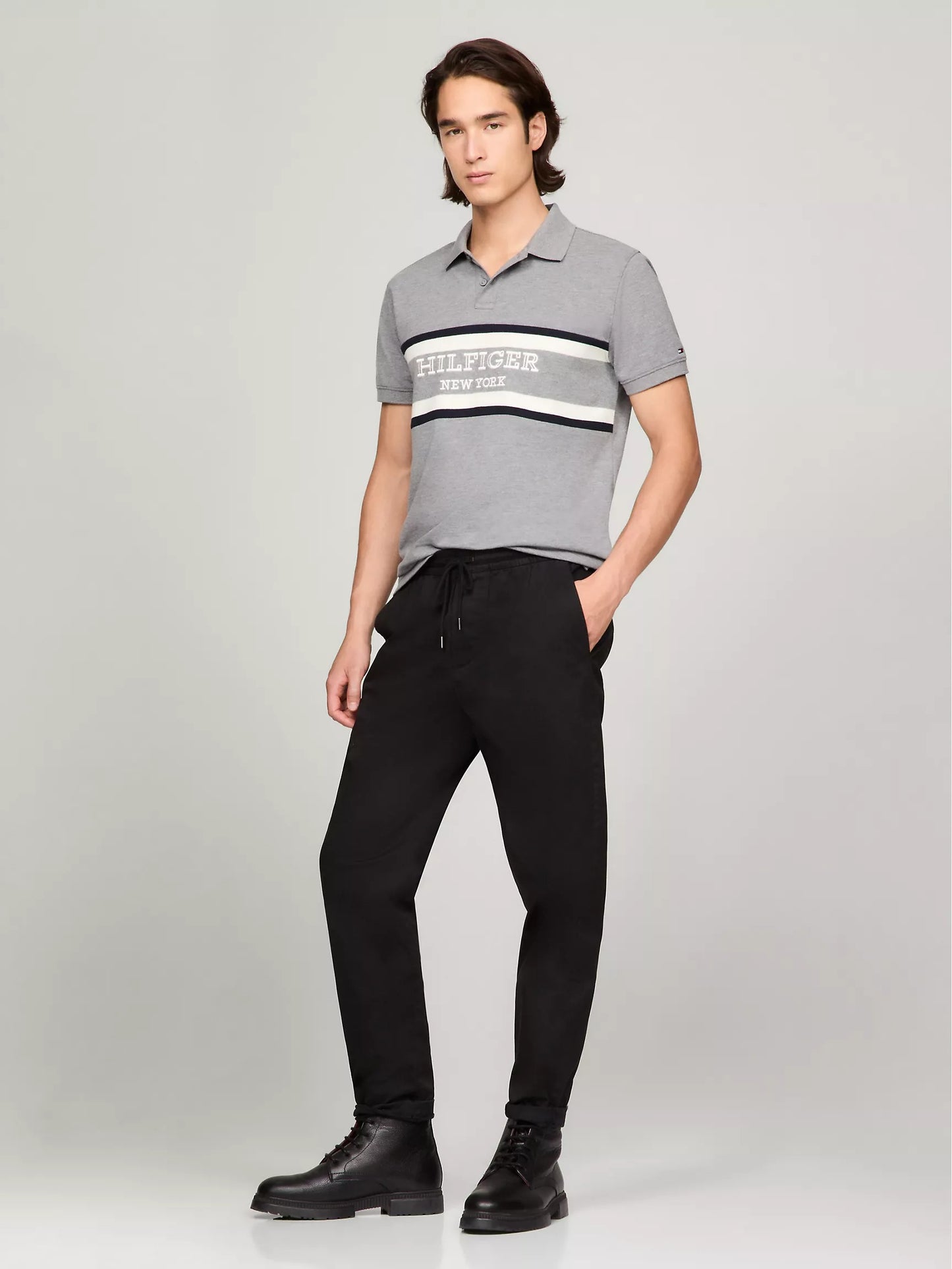 Chemise regular con logo bordando central