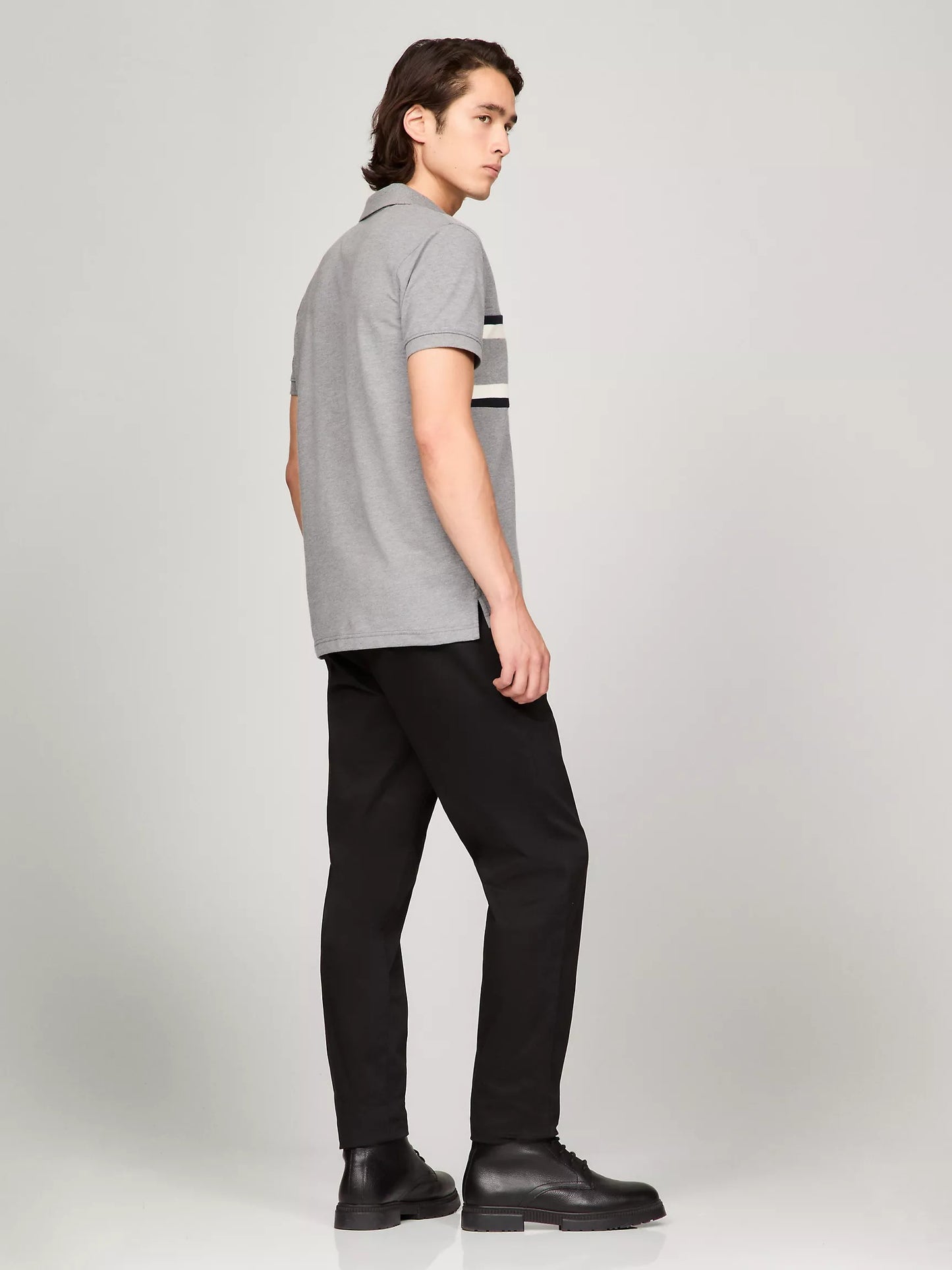 Chemise regular con logo bordando central