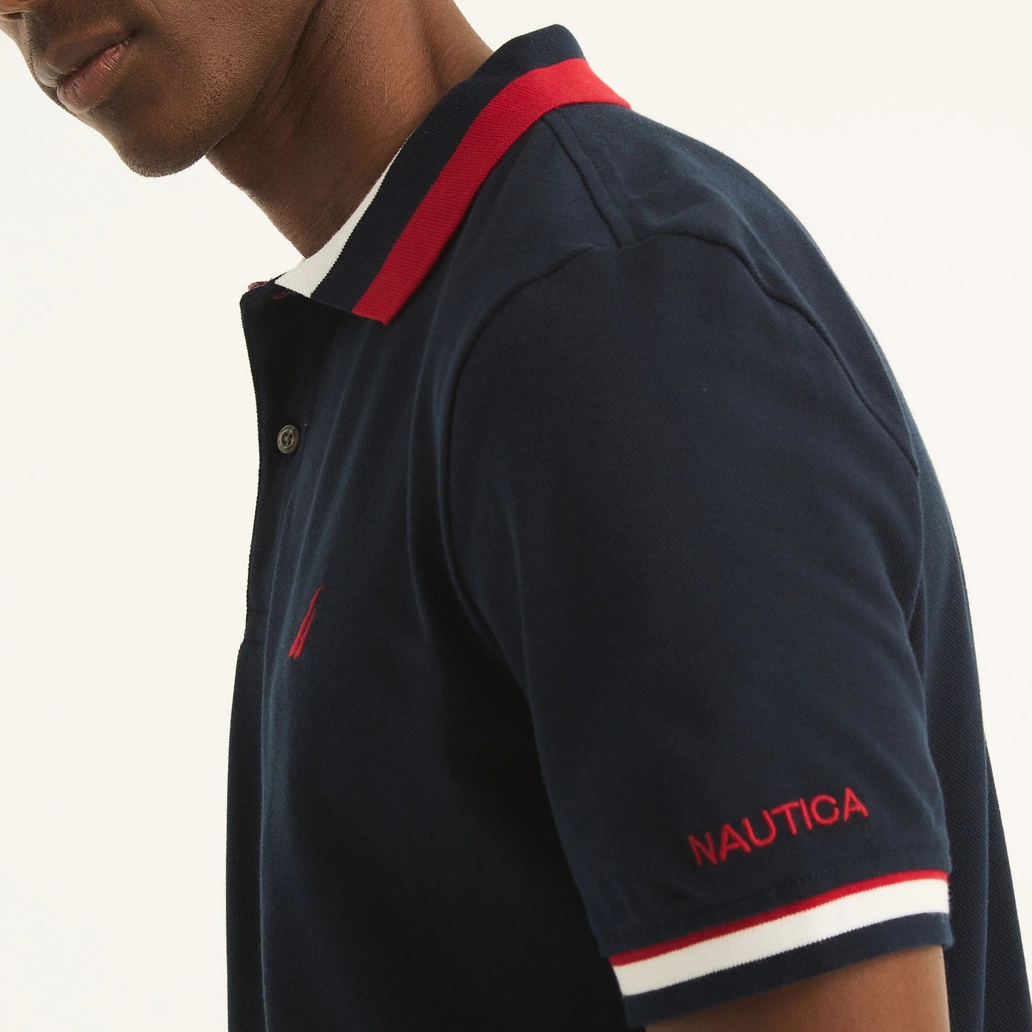 Chemise regular con cuello y mangas ribeteadas