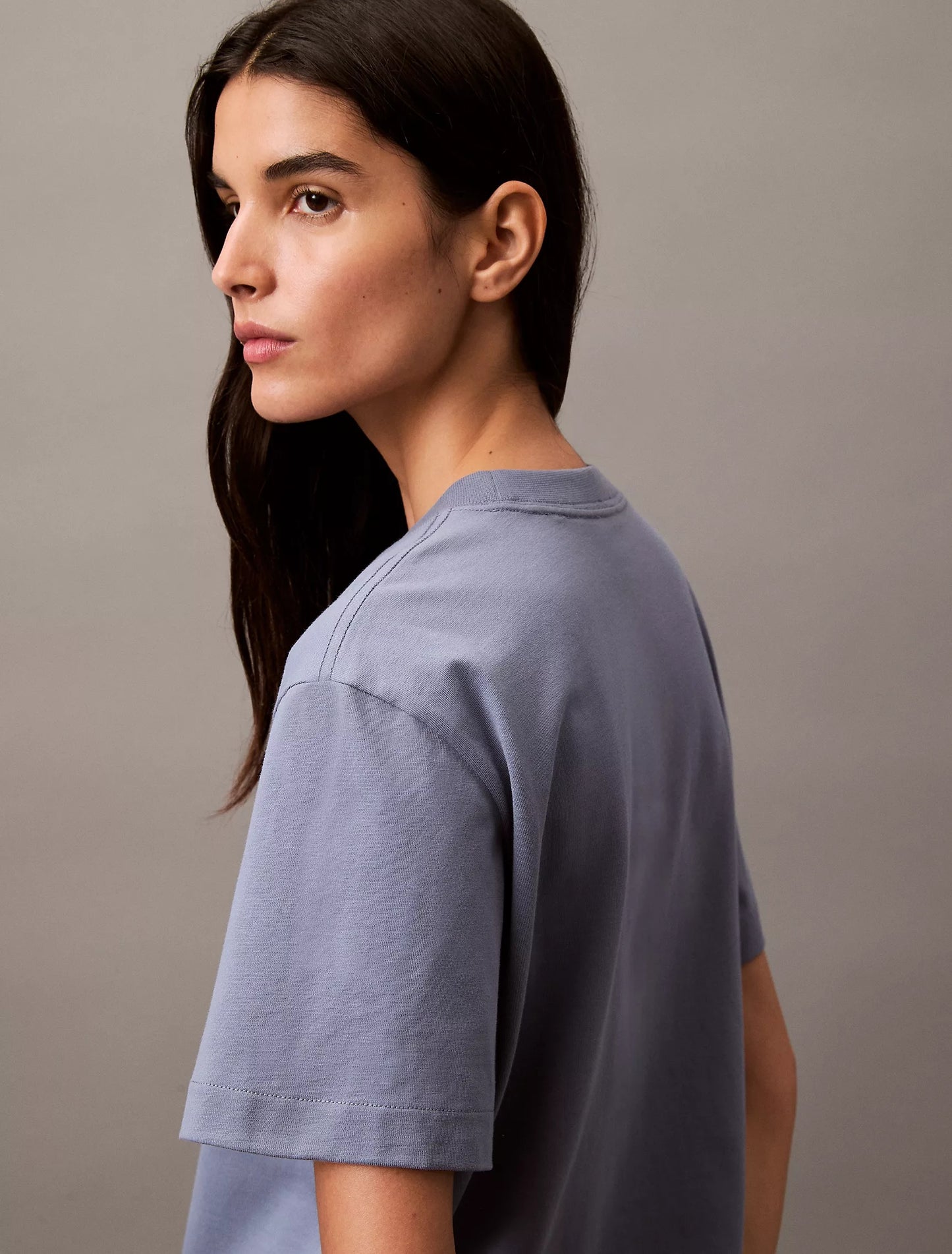 Franela Boxy cuello redondo con logo estampado