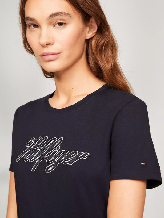 Franela cuello redondo con bordado central