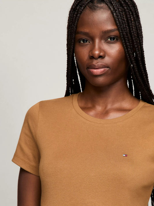 Franela cuello redondo unicolor con logo