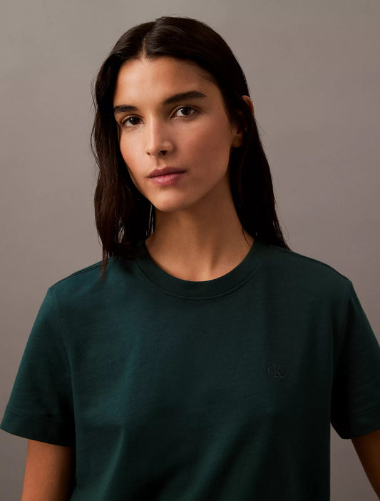 Franela cuello redondo unicolor con logo