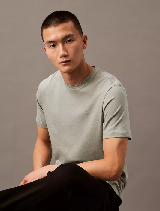 Franela cuello redondo unicolor con logo