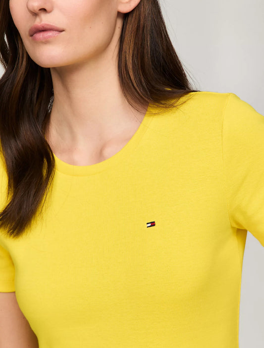 Franela cuello redondo unicolor con logo