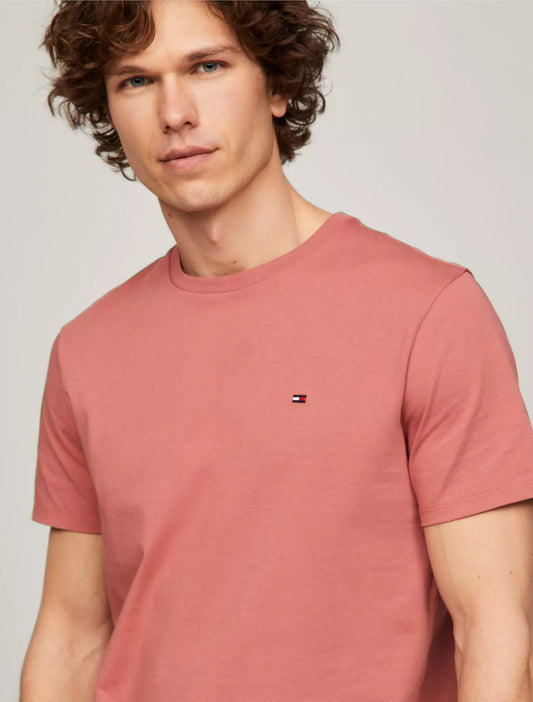 Franela cuello redondo unicolor con logo