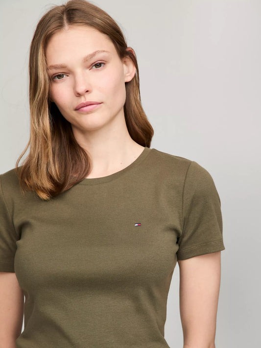 Franela cuello redondo unicolor con logo