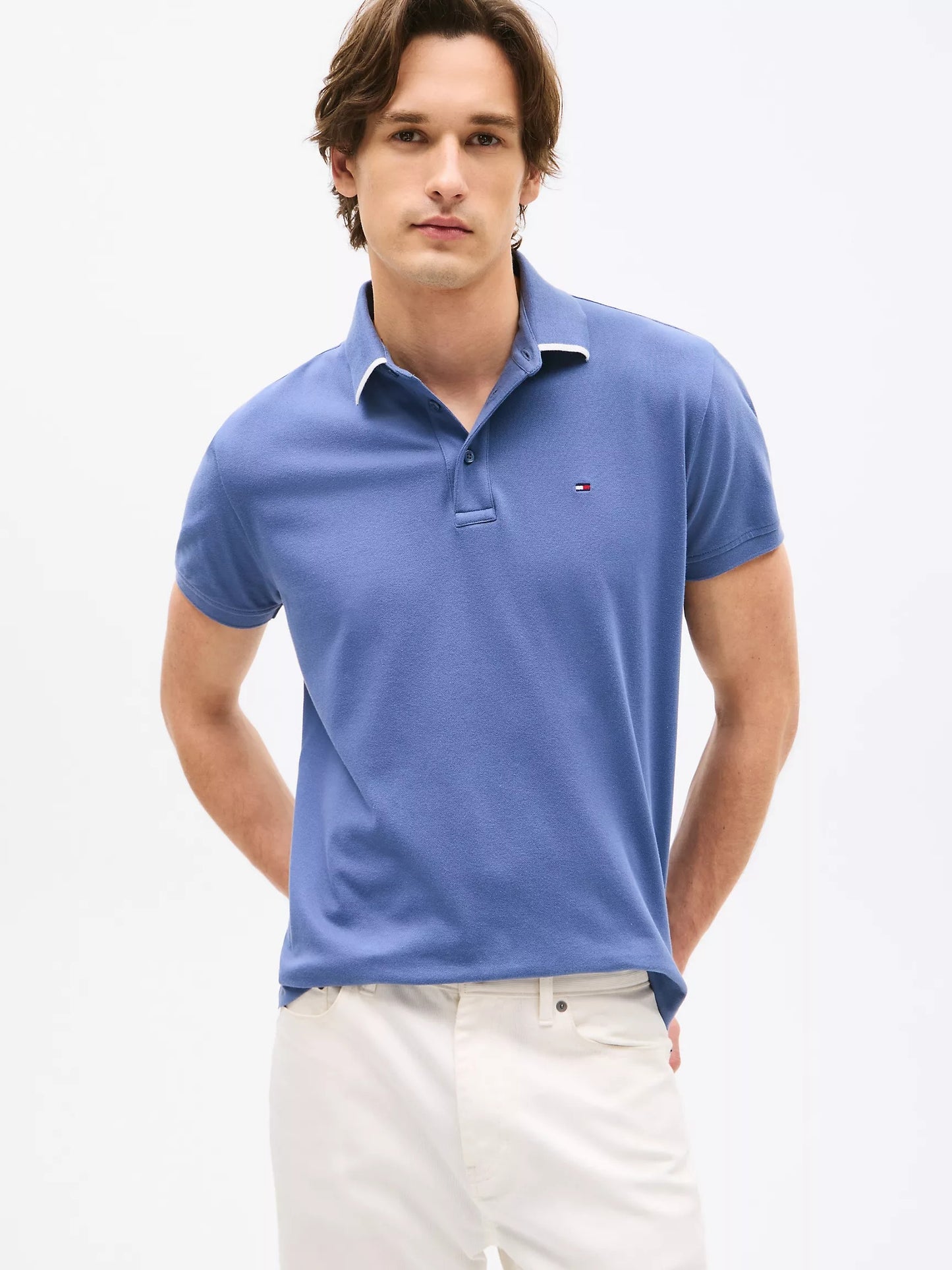 Chemise regular con logo en cuello
