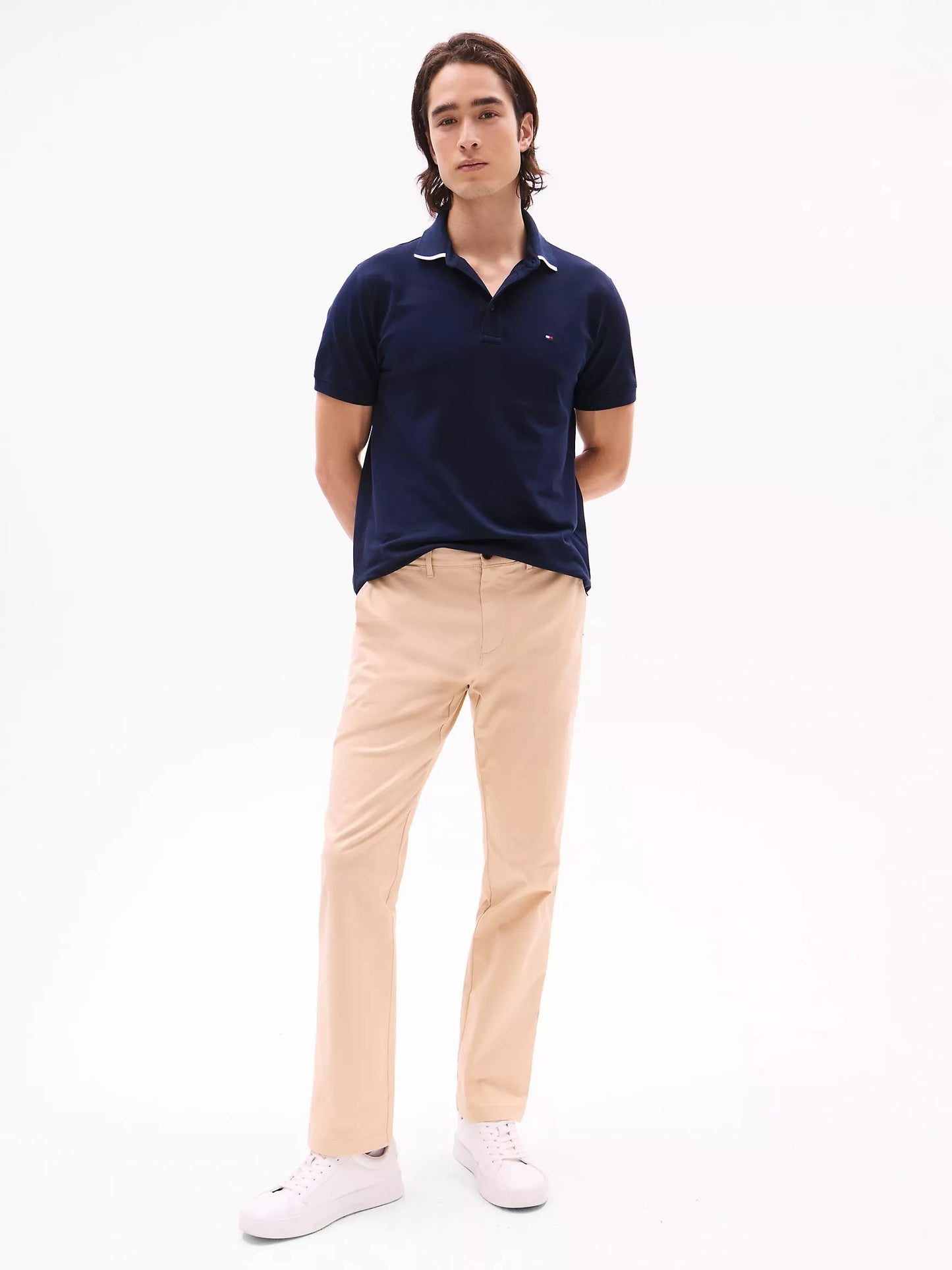 Chemise regular con logo en cuello