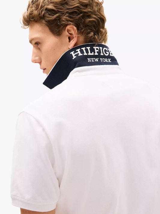 Chemise regular con logo en cuello