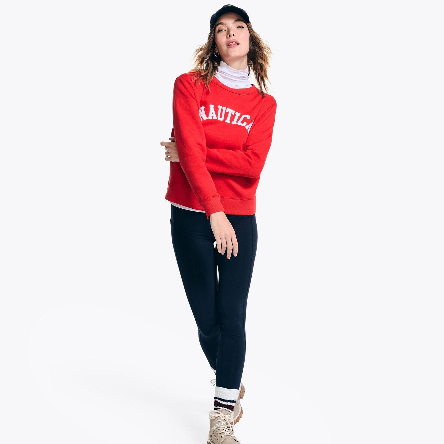 Sudadera con logo bordado central