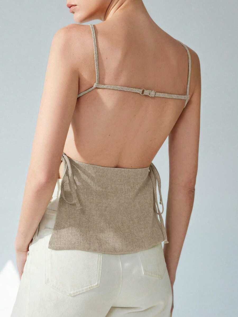Top sin espalda elegante con diseño cuadrado