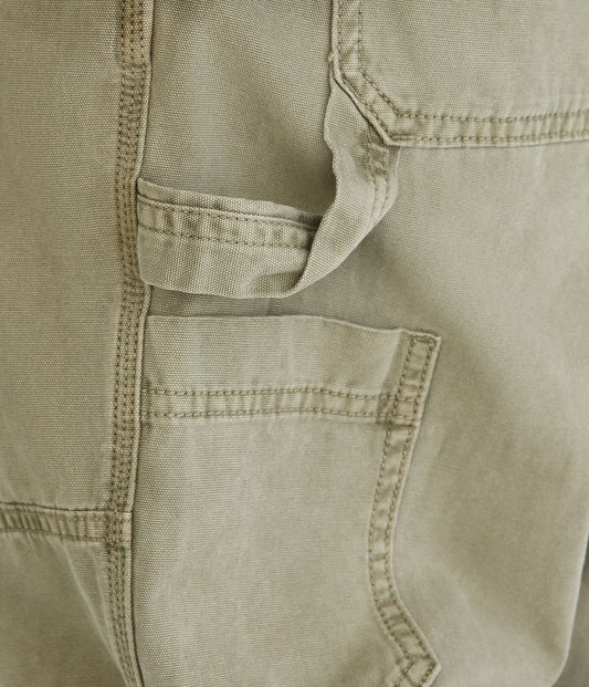 Pantalón holgado tipo carpintero