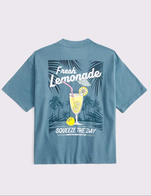 Franela cuello redondo con estampado posterior para niño