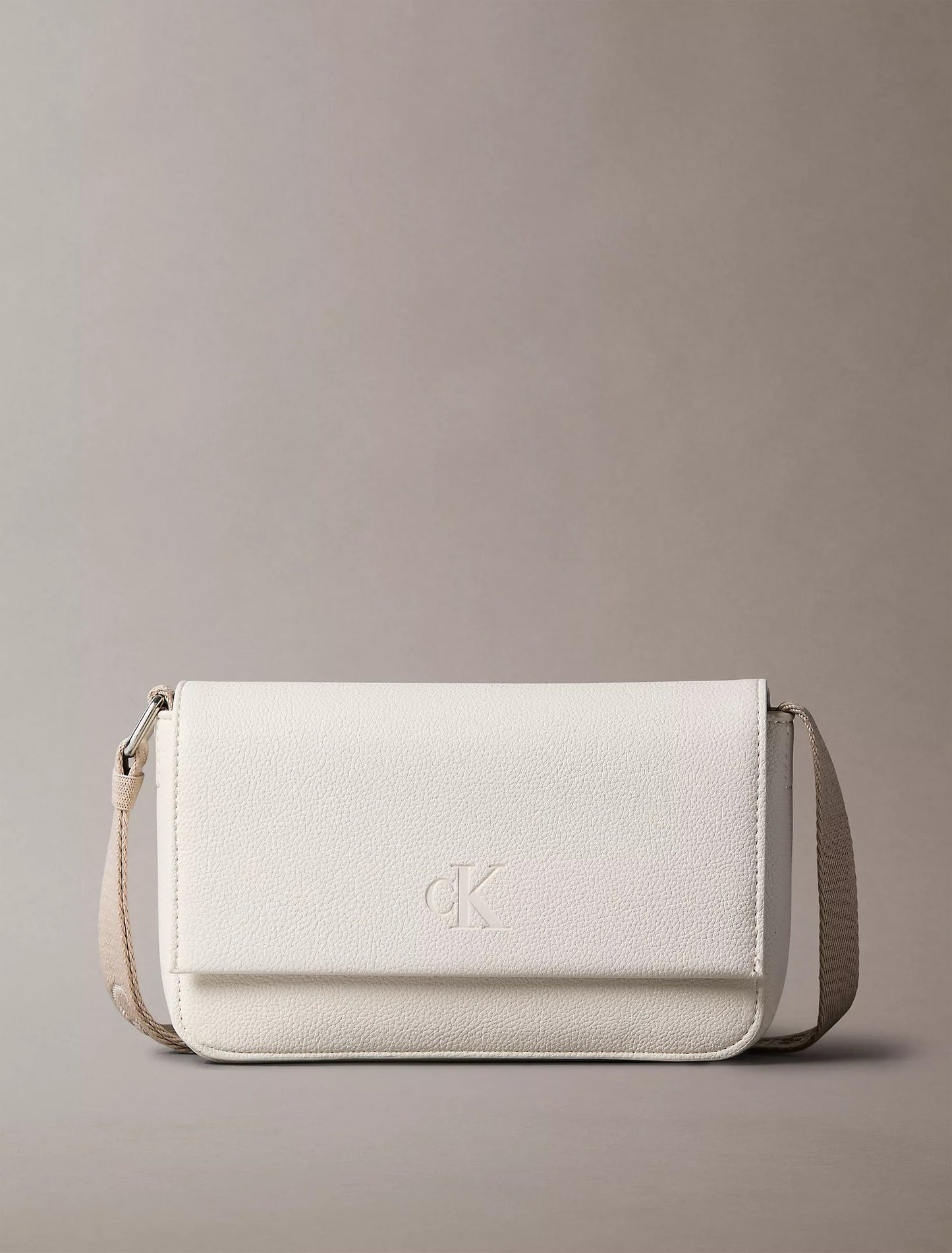 Cartera pequeña con cinta y logo