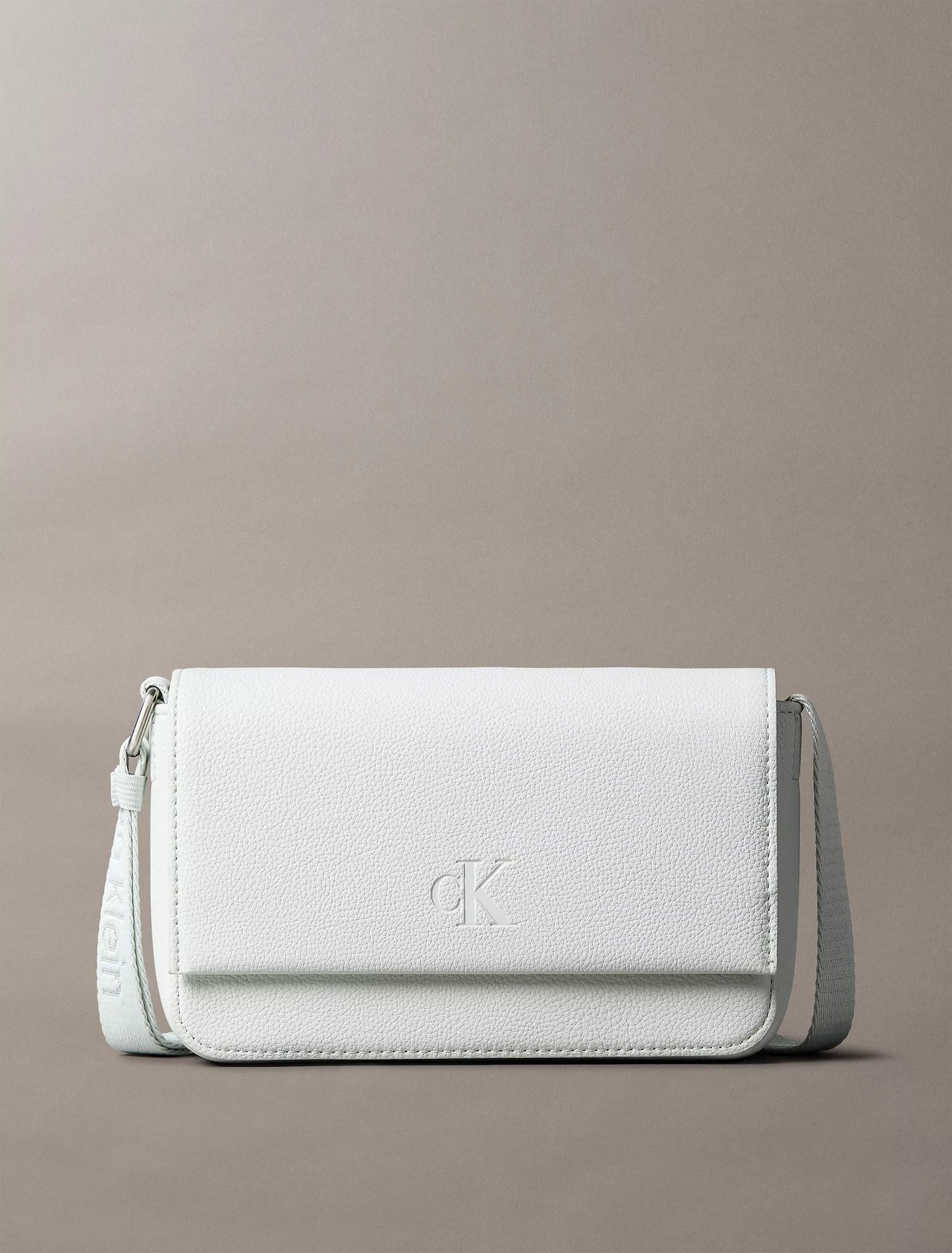 Cartera pequeña con cinta y logo