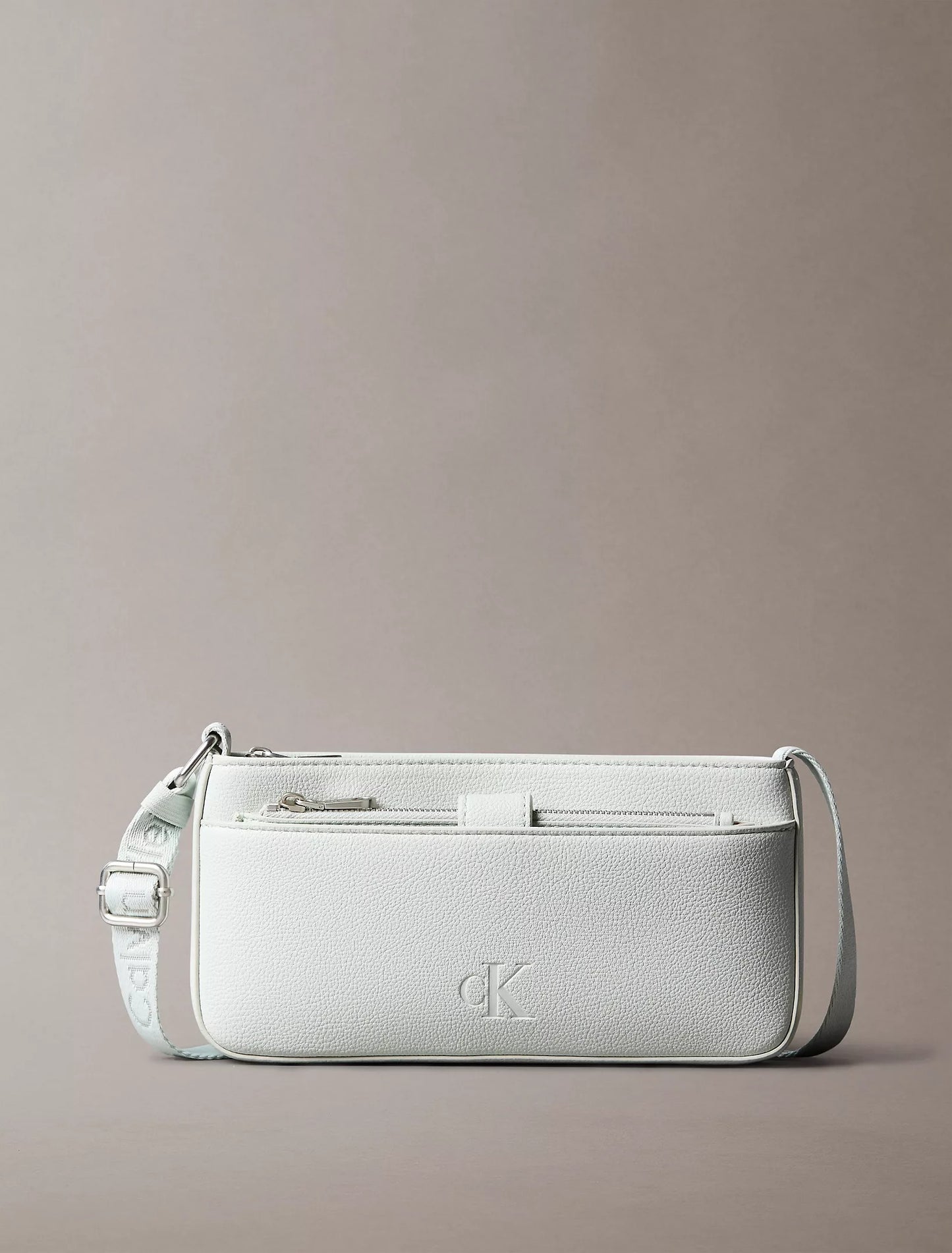 Cartera pequeña tipo bandolero con cremallera