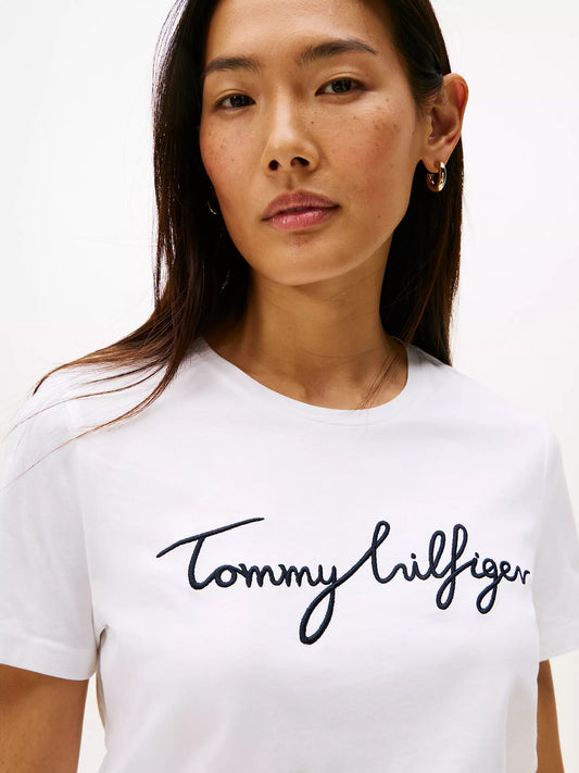 Franela cuello redondo unicolor con estampado central