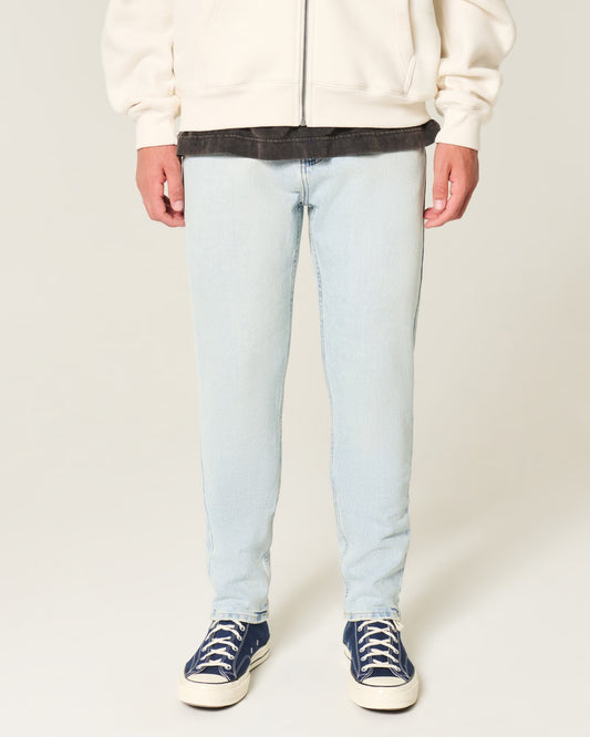 Jean ajustado atlético con lavado claro