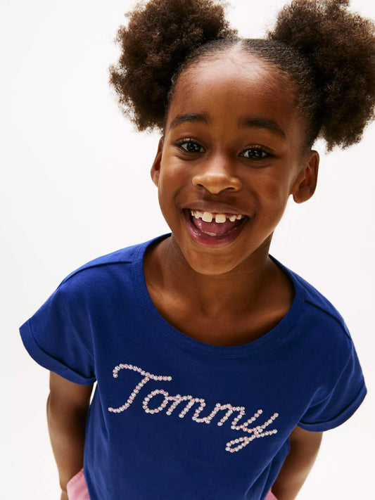 Franela con lentejuelas y nudo bajo para niña