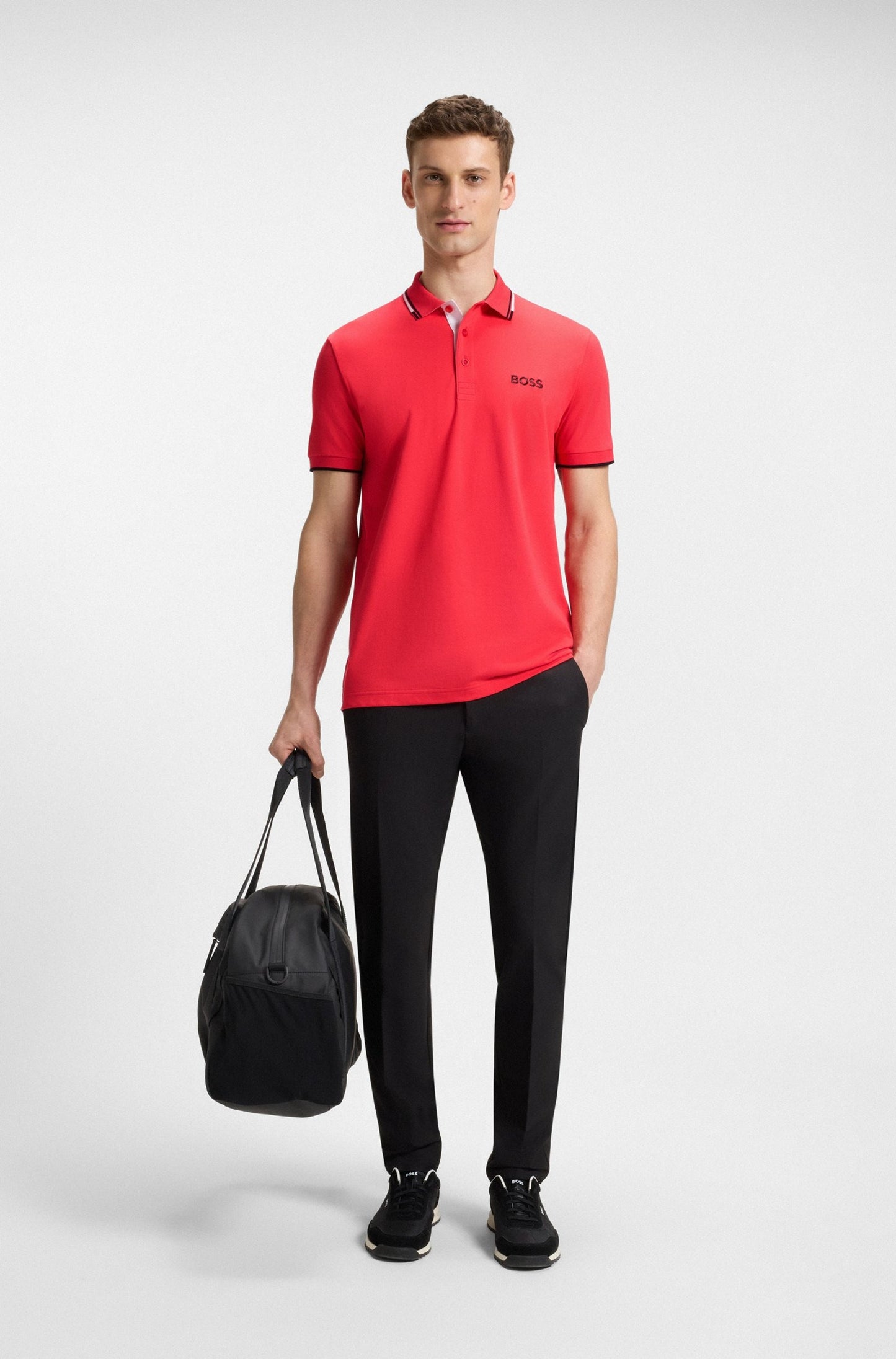 Chemise regular con logo borado y cuello ribeteado
