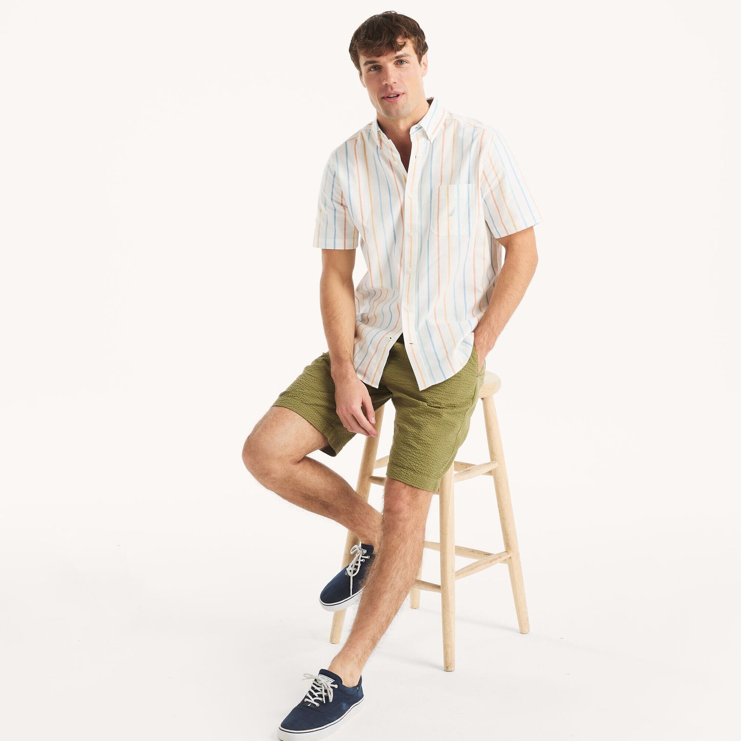 Camisa manga corta oxford con patrón de rayas verticales