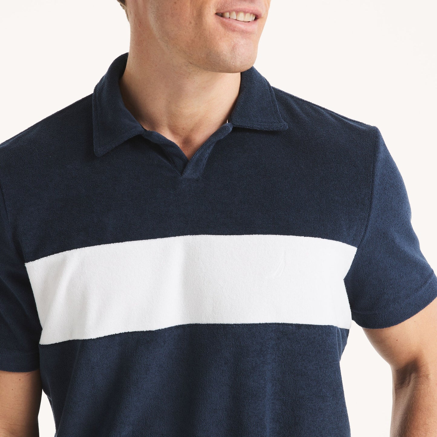 Chemise de rizo con cuello Johnny y franja central