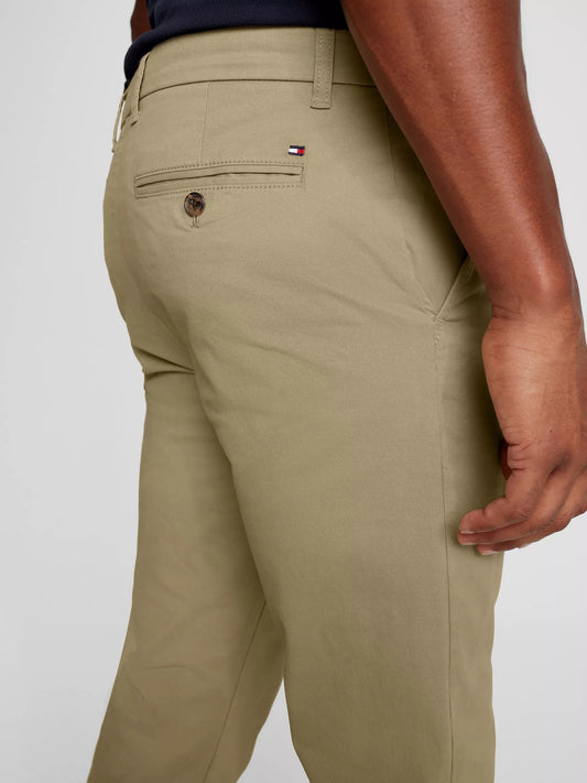 Pantalón chino ajustado