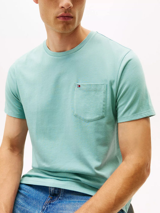 Franela cuello redondo unicolor con bolsillo