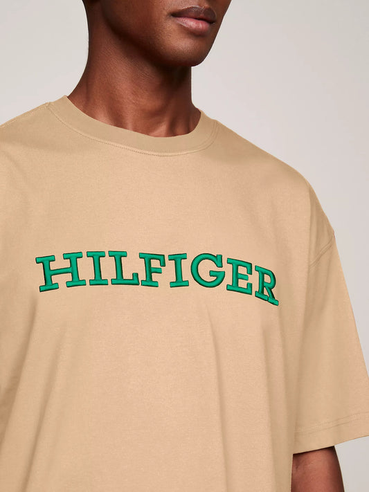 Franela oversized con bordado central