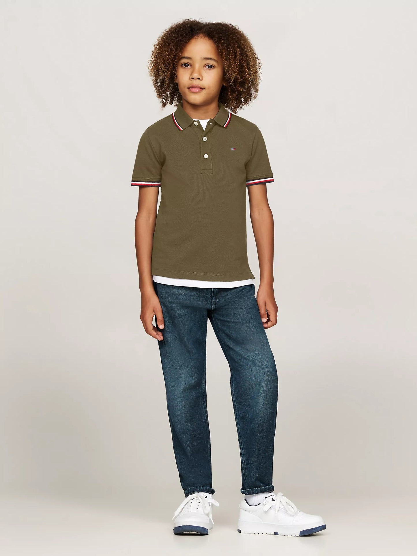 Chemise unicolor con cuello ribeteado para niño