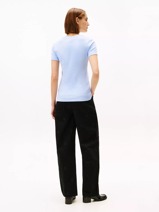 Franela cuello redondo unicolor con logo