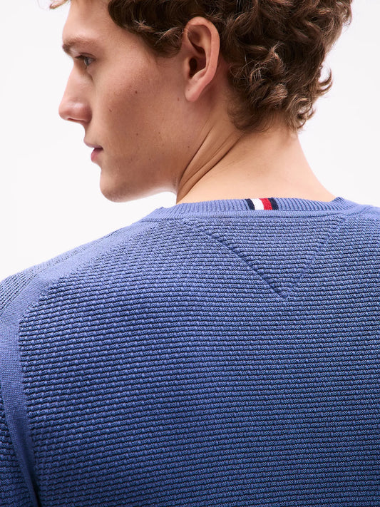 Suéter cuello redondo unicolor texturizado