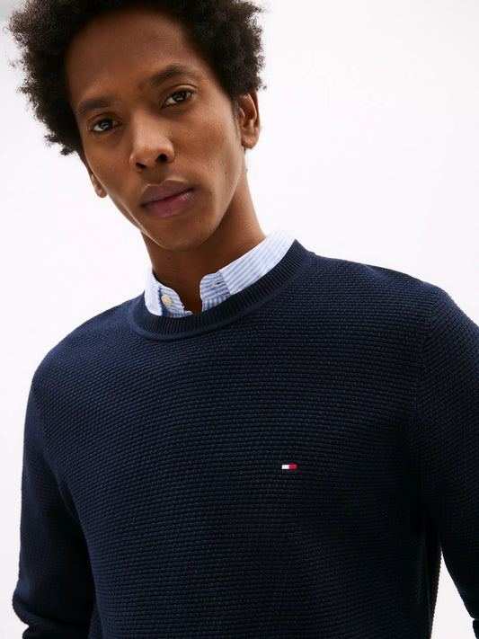 Suéter cuello redondo unicolor texturizado