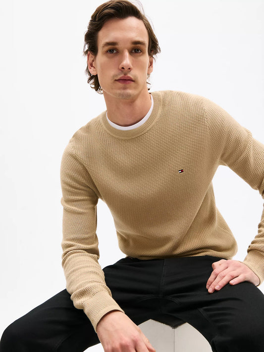 Suéter cuello redondo unicolor texturizado