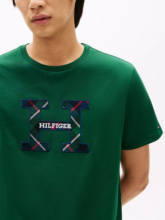 Franela cuello redondo con logo bordado central