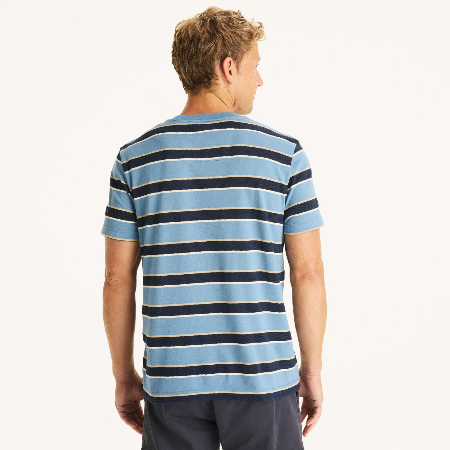 Franela cuello redondo con franjas y bordado